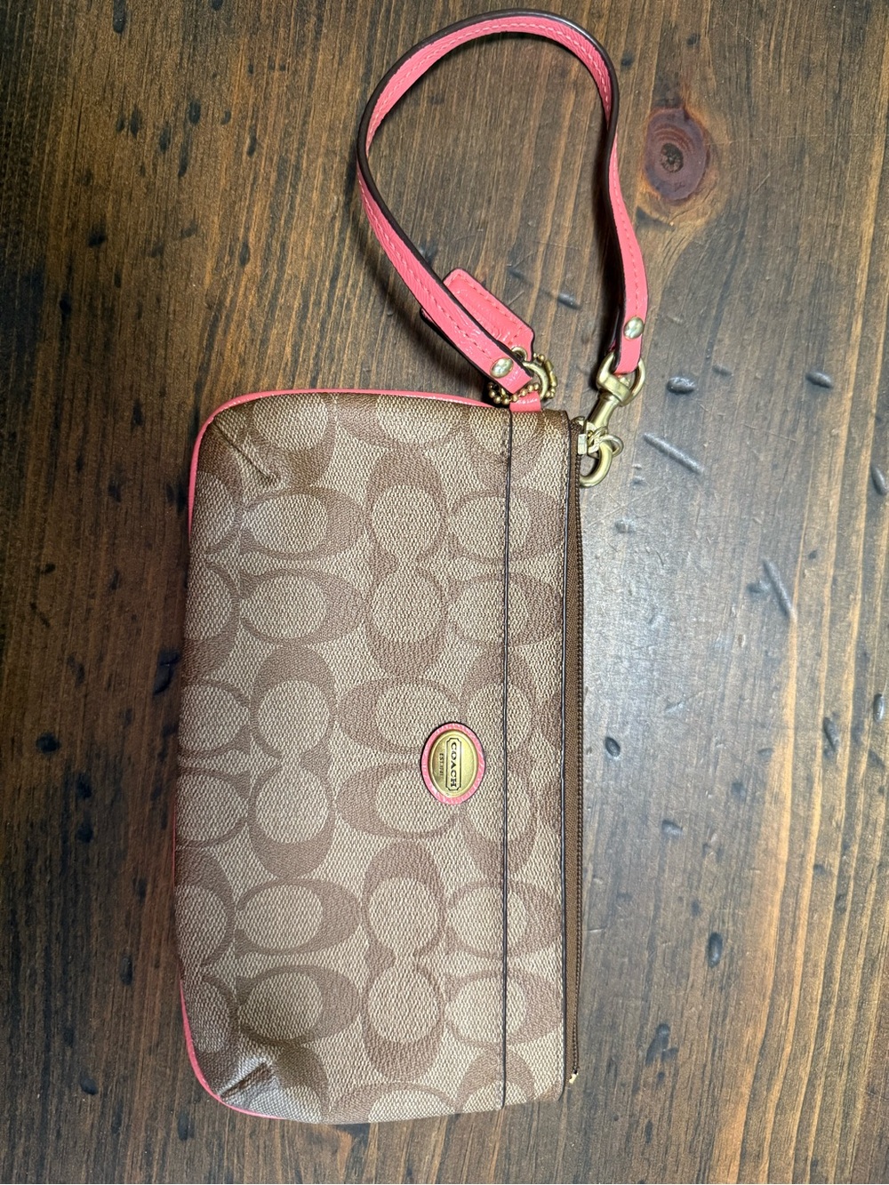 COACH PEYTON SIGNATURE GOGO WRISTLET